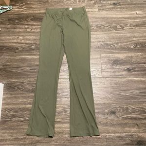 H&M Divided olive green jersey stretch straight leg pants size M